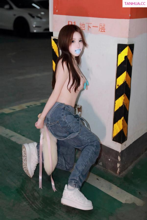   [XiuRen]高清写真图 2024.02.07 No.8087 小薯条nienie 美腿性感第70张图片